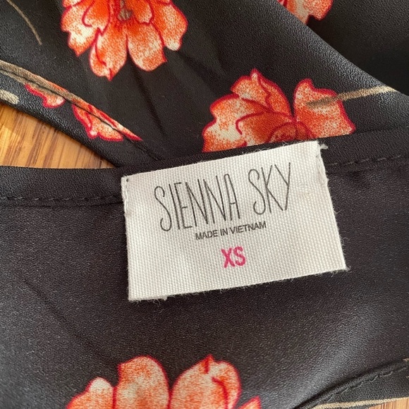 Sienna Sky Floral Crop Halter Top Size XS - Picture 3 of 6